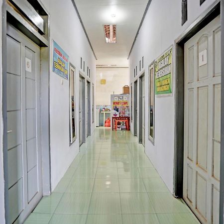 Oyo Life 92937 Kost Putri Sarkara Syariah Banyuwangi (East Java) Exterior foto