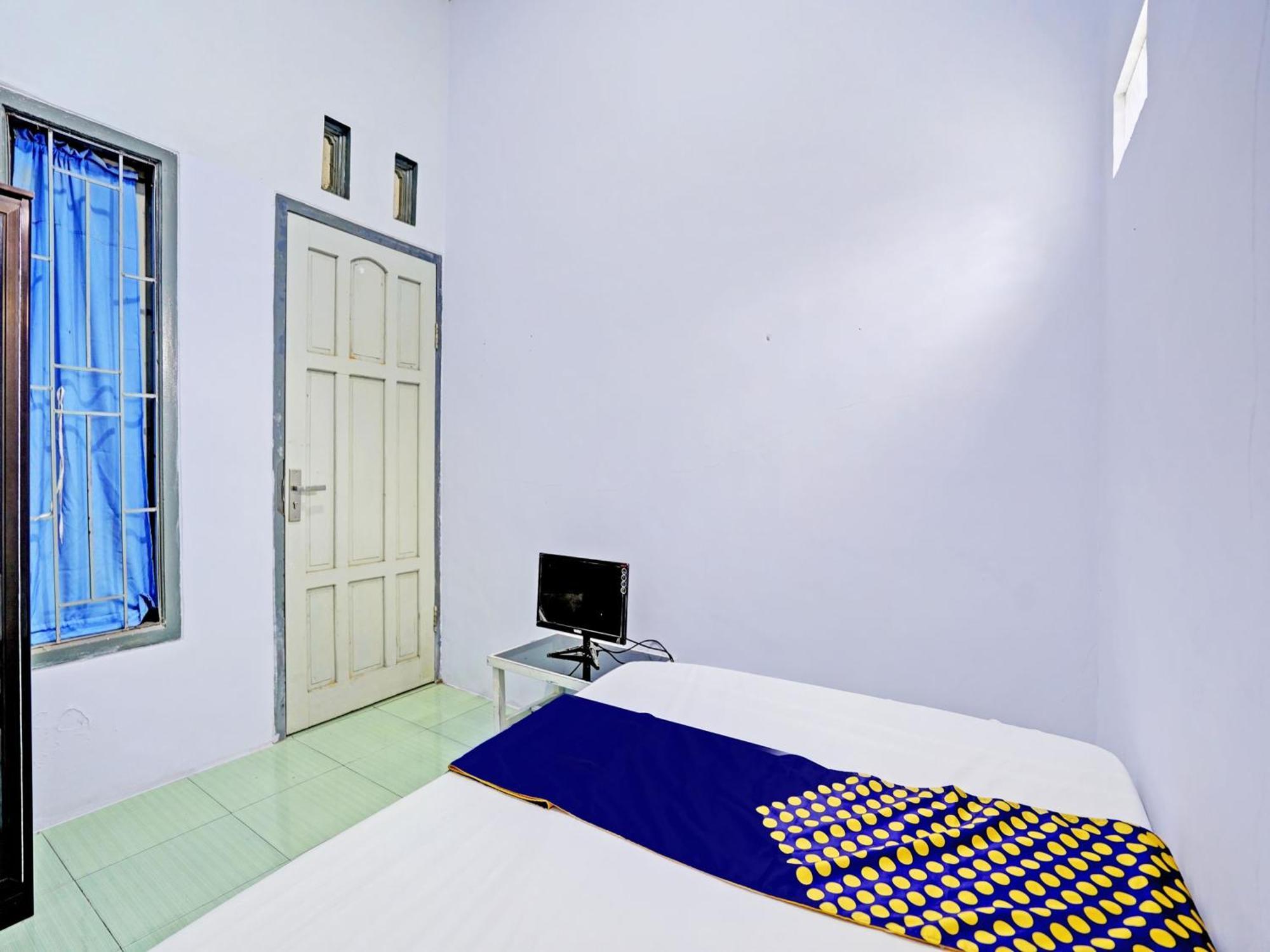 Oyo Life 92937 Kost Putri Sarkara Syariah Banyuwangi (East Java) Exterior foto