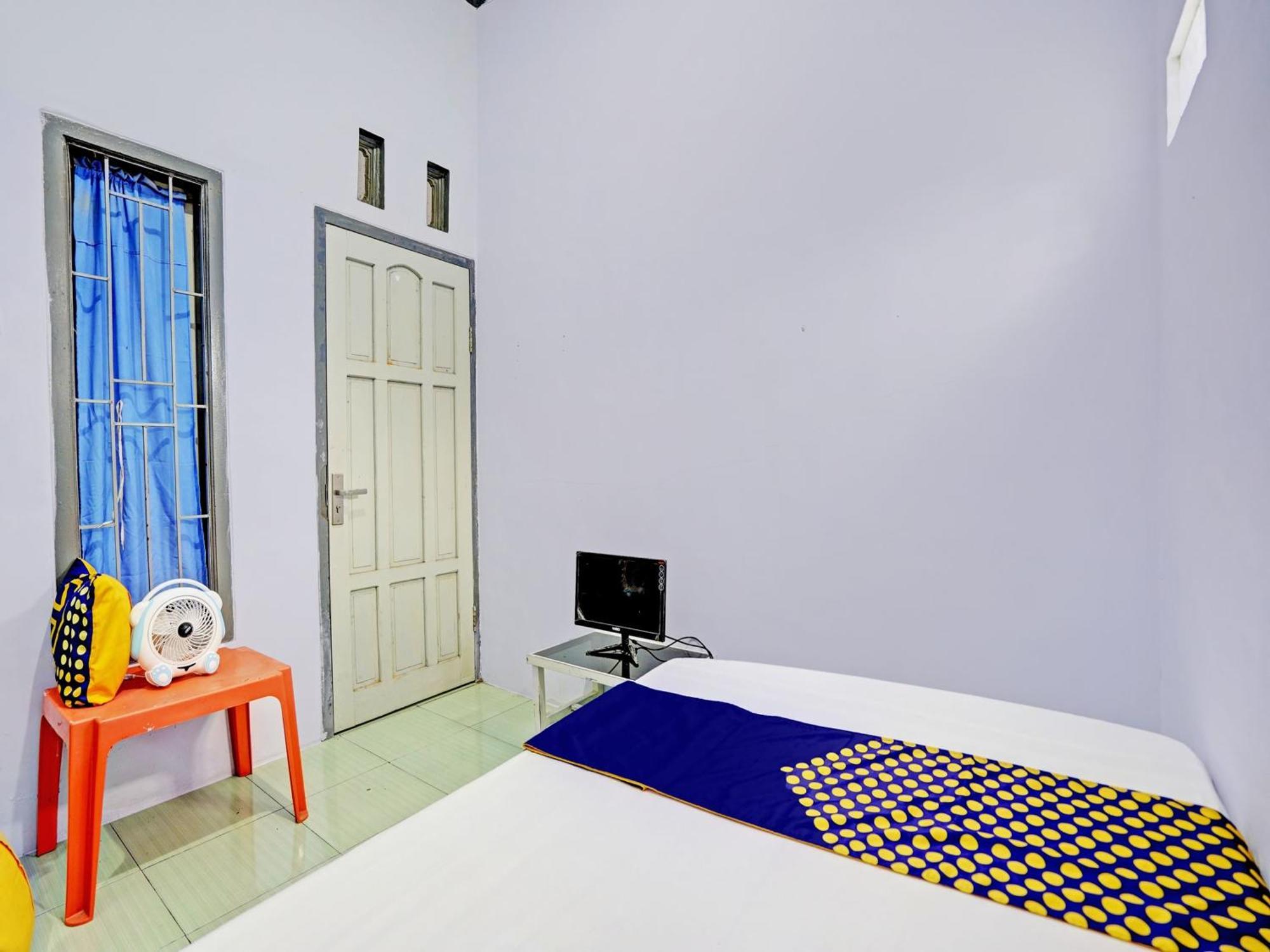 Oyo Life 92937 Kost Putri Sarkara Syariah Banyuwangi (East Java) Exterior foto