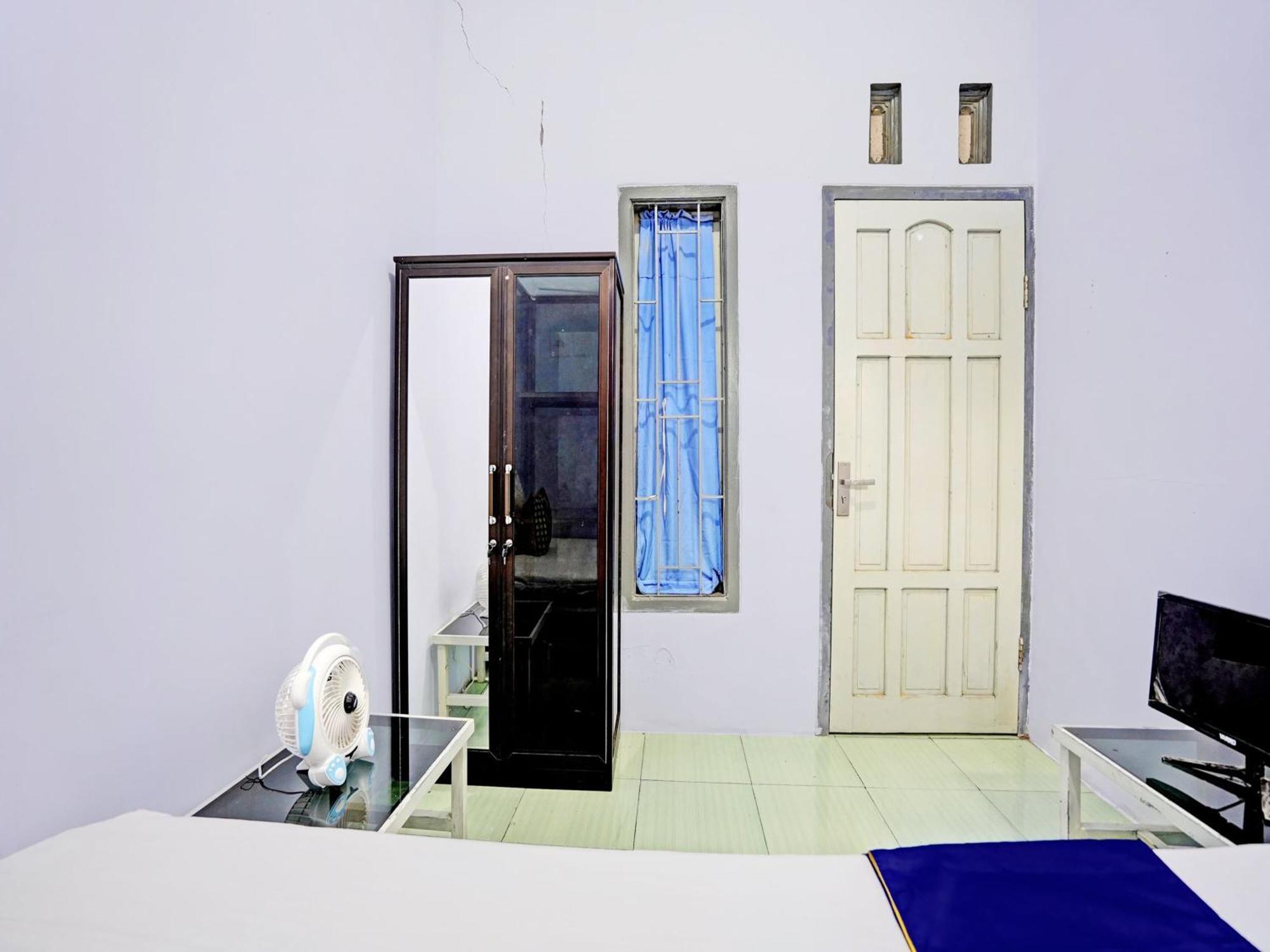 Oyo Life 92937 Kost Putri Sarkara Syariah Banyuwangi (East Java) Exterior foto