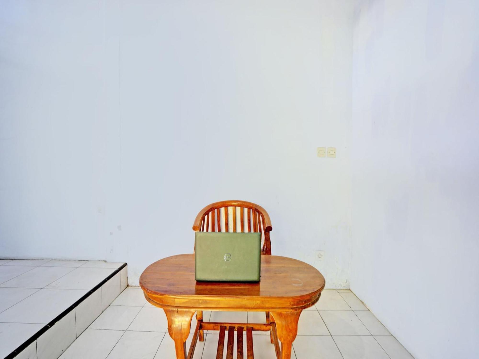 Oyo Life 92937 Kost Putri Sarkara Syariah Banyuwangi (East Java) Exterior foto